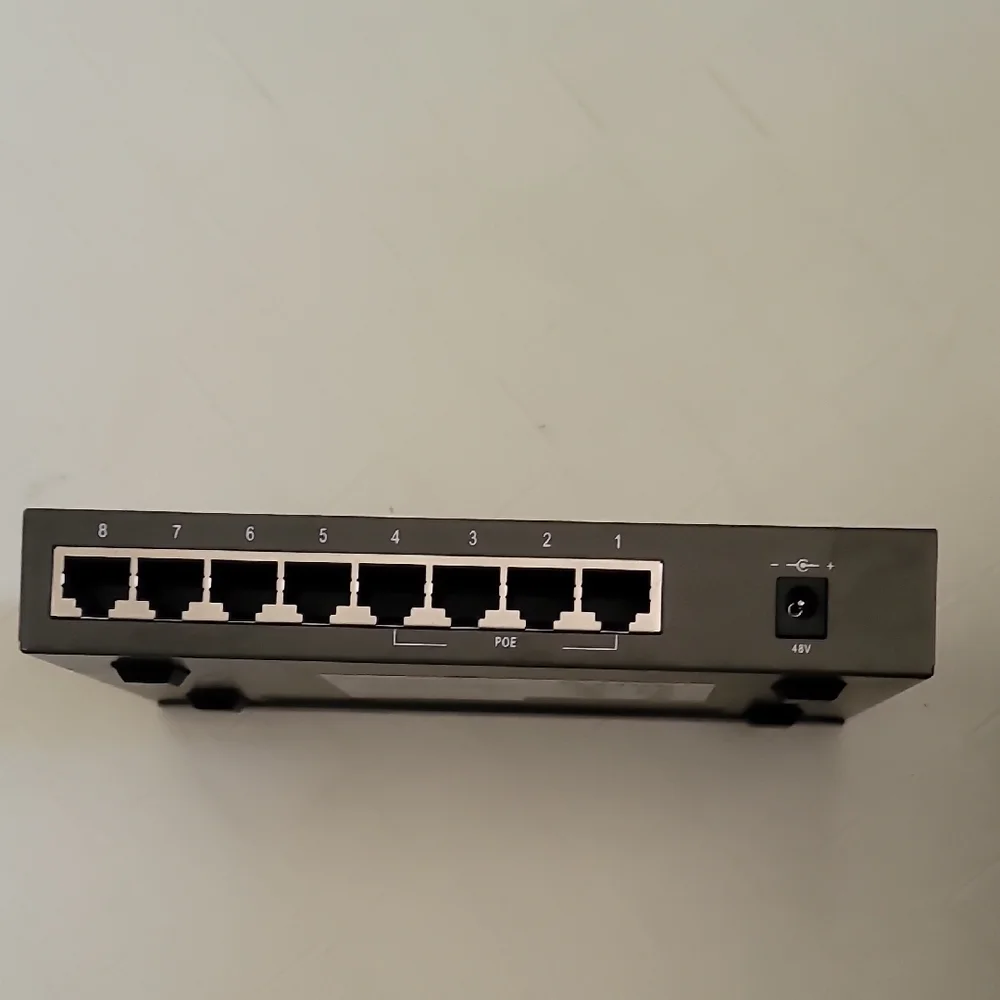D-Link Black Rack-Mountable Network Switch with LED Indicators - Picture 4 of 4